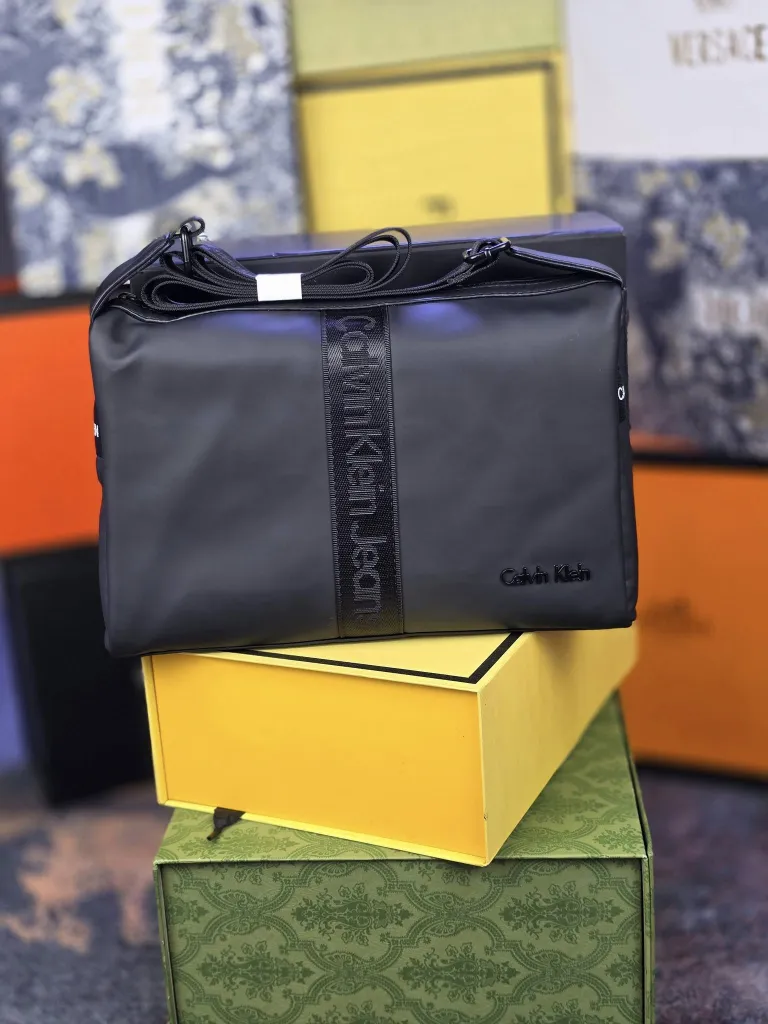 Pochettes Calvin Klein